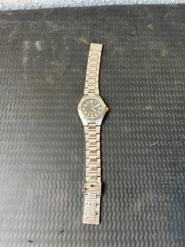 Montre quartz action - action, à