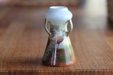 Petit vase ancien. Porcelaine fine, décor naturaliste.