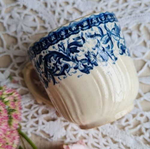 Ancienne tasse cafe - ancienne, terre