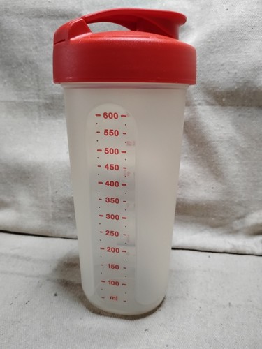 Tupperware shaker bottle 5 - tupperware,
