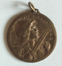 Guerre 14-18. Médaille de Verdun 1916. On ne passe pas. Signée Verdier
