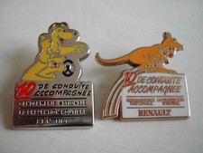 2 Pin's RENAULT  Gendarmerie Prévention Routière - 10 de CONDUITE Accompagnée