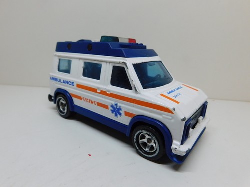 Majorette ambulance - ambulance,