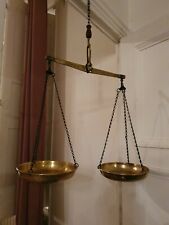 Superbe balance à fléau. 