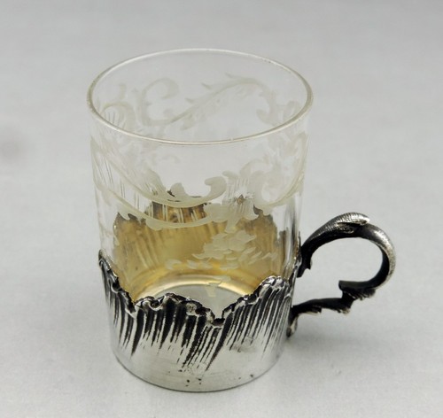 Jolie gobelet liqueur en - jolie, a