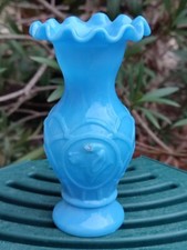 ANCIEN PETIT VASE EN OPALINE