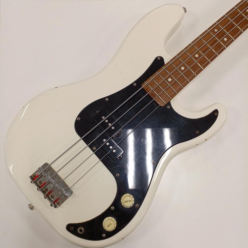 Guitare basse électrique
