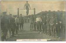 MILITAIRE.n°65.CP PHOTO.CAMP DE PRISONNIERS.EXERCICES BARRE FIXE.PHOTO STRAUS
