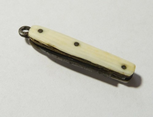 Ancien couteau miniature