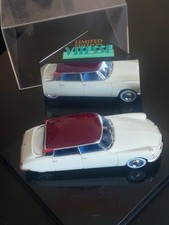 Citroën DS couleur gris vert toit bordeaux Vitesse échelle 1/43