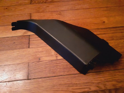Plastique enjoliveur latéral