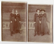 Photo 2 tirages jolies femmes dans la rue 1930 soeurs - Women's street sanpshot