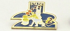 Pin's ANTENNE 2 EMISSION STADE 2 SPORT Télévision Signé Star Pin's  Vintage#5/2