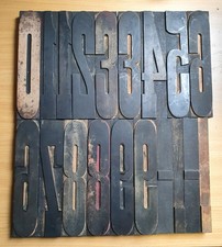 LOT de 15 chiffres et 4 ponctuations en BOIS  en 22,5 cm CARACTERES IMPRIMERIE