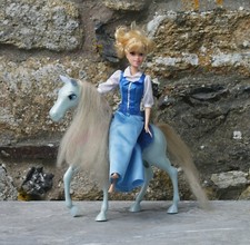 Poupée Cendrillon et son cheval princesse Disney 2012 en loose no barbie (koka)