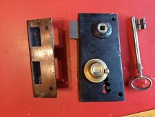  Serrure a  plaquer en