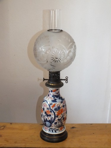 Ancienne lampe en porcelaine - +,