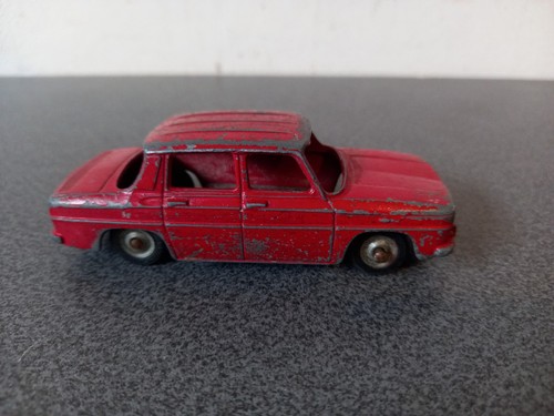 Renault rouge dinky toys - r8,