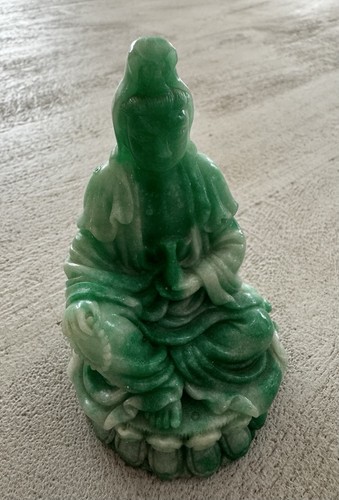 Green sitting lady kwan - sitting,