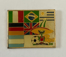 76 - RARE Pin's Football COUPE