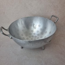 Passoire Ancienne sur Pieds – Aluminium Tournus Unis France 24