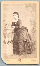 CDV 1875 Femme avec robe à tournure Photo Touzery Orléans Woman w/bustle dress