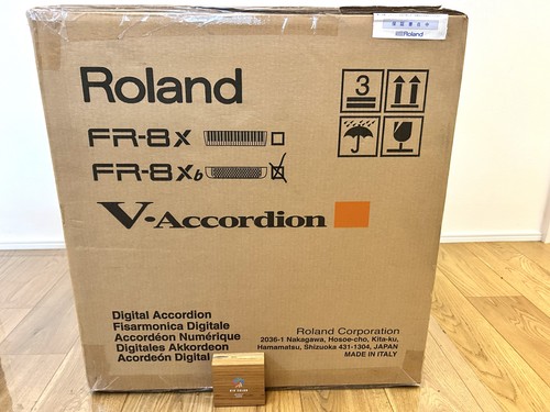 Roland 8xb v accordion - fr-8xb, v-accordion
