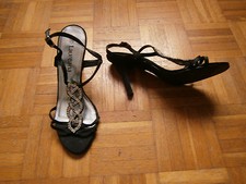 NUS-PIEDS A TALONS NOIRS STRASS DESSUS POINTURE 39 MARQUE LAUREANA