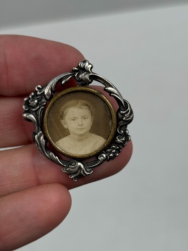 Ancienne broche porte - porte-photo, en