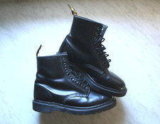 Like New ! Doc Martens UK 8 EUR 42 8 holes MADE IN ENGLAND The Original