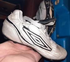 Baskets umbro occasion bébé taille 28 en l'état. Used. Bb kiffeurs