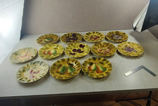 Lot de 12 assiettes à dessert, décor fruits, en barbotine de Sarreguemines