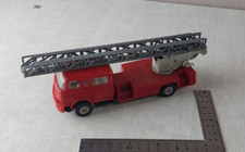 Ancien camion échelle pompier