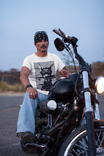 T-shirt Doberman pistolet