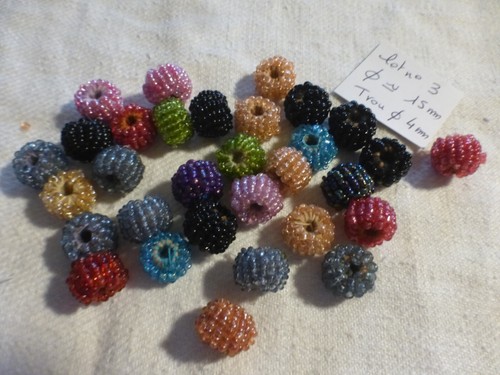 Lot 30 perles - /,