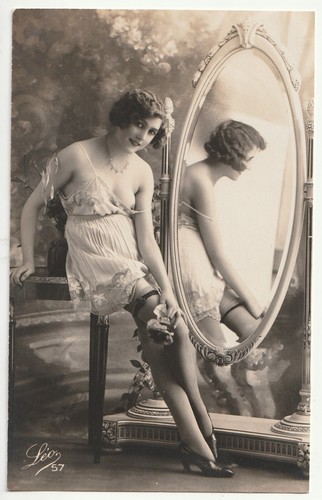 Cpa féminin léo non - nu,