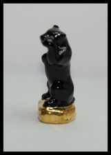 FÈVE "LA PANTHÈRE NOIRE AVEC SA POSTURE & SON EXPRESSION, IZZO 2024, SOCLE OR" P