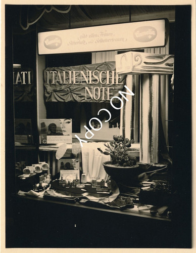Photo munich vitrine miracle - munich,