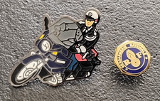 Pin’s Lot de 2 Militaire Gendarmerie Motard et Logo porté à Boutonnière (157)