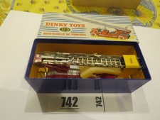 DINKY TOYS -LOT 742 - 32 D