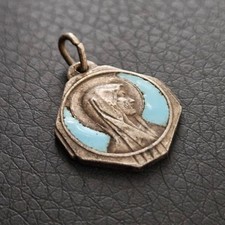 Médaille art déco émaillée hexagonale profil vierge Marie argenté vintage