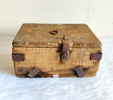 Boîte En Bois Ancienne Pour