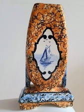 Vase en céramique à l'imitation du granit à décor de bateau-Marque sous la base