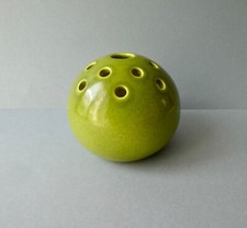 vase en céramique émaillée vert, signé Denise Gatard