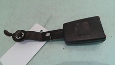 Attache ceinture avant droit