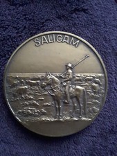médaille compagnie salinière Camargue aluminium doré gardian taureaux