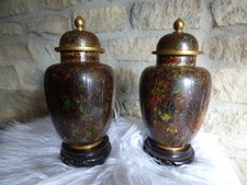 Paire de pots couverts