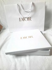 Boite   DIOR  27x27x4 avec Sac
