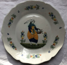 QUIMPER HB FIN 19eme ASSIETTE FEMME OUESSANT PANIER DE POISSONS