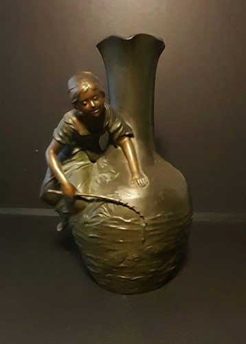 Vase étain art nouveau - ,